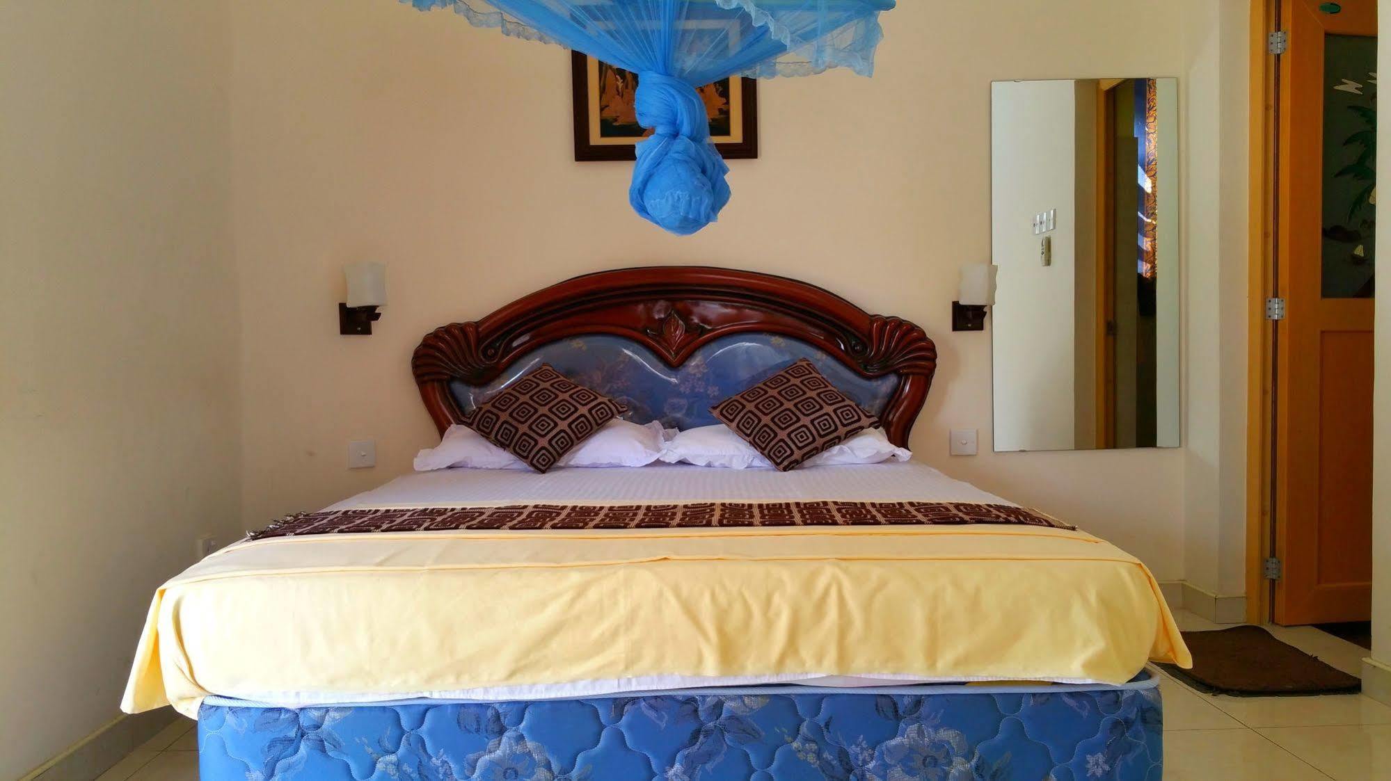 Holiday Fashion Inn Негомбо Экстерьер фото
